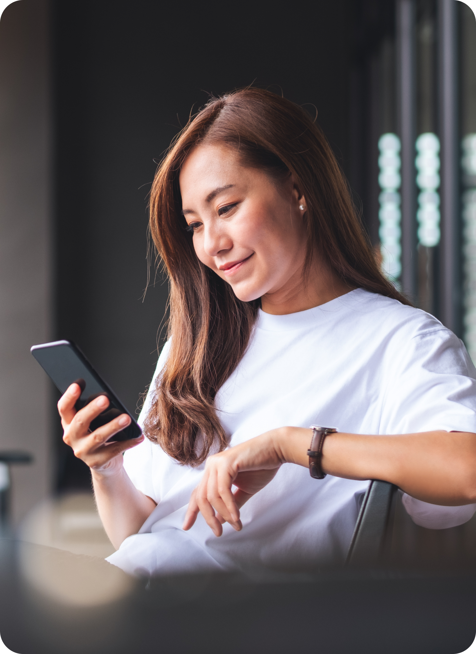 Who usually borrows from licensed money lenders online instead of banks?